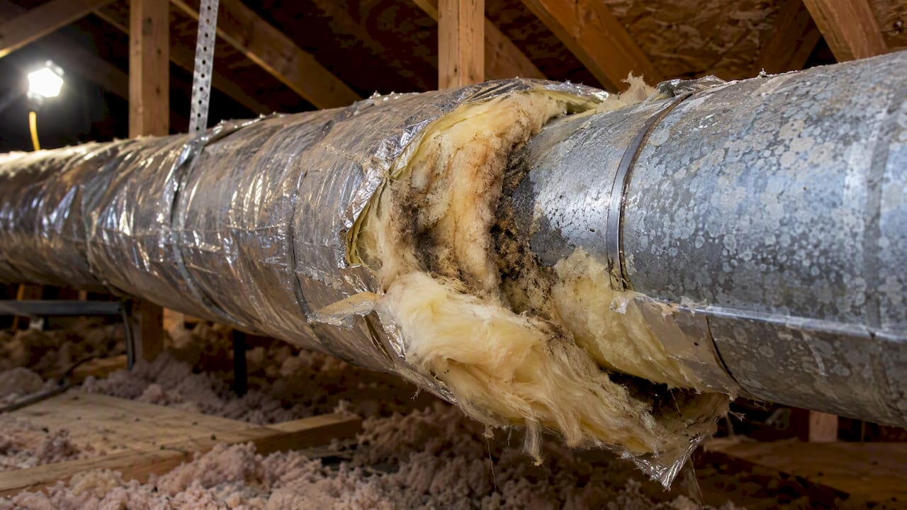 Damp insulation around a residential air duct